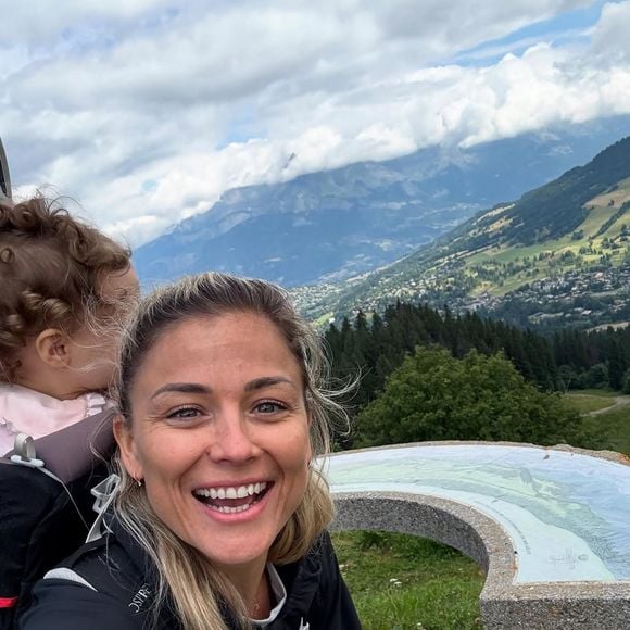 Laure Boulleau est une ancienne joueuse de football professionnelle

Laure Boulleau avec sa fille Clara (1 an) lors de ses vacances du côté de Megève.
Crédit : laureboulleauofficiel/Instagram