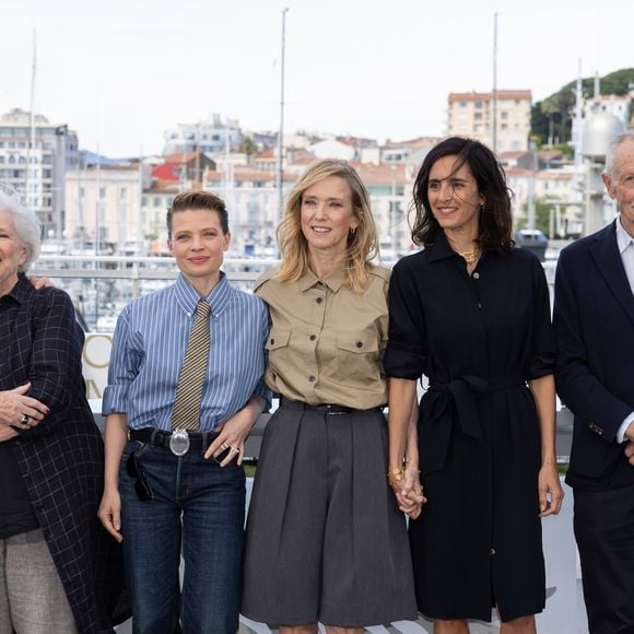 David Thion, Marie-Christine Barrault, Mélanie Thierry, Léa Drucker, Charline Bourgeois-Tacquet, Erri De Luca et Charles Berling au photocall du film "La Vie D'Une Femme" lors du 79ème Festival International du Film de Cannes, France, le 14 mai 2026. © Jacovides-Moreau/Bestimage