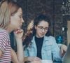 Le "love bombing" consiste à submerger rapidement quelqu'un d'attention, de compliments, de cadeaux ou d'affection, parfois dans le but de créer une dépendance.

Photo prise par Vitaly Gariev / Unsplash