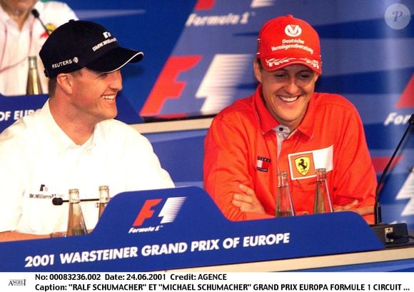 Rappelons qu'il est un ancien pilote de Formule 1 et également le frère de Michael Schumacher.

L'ancien pilote de Formule 1 Ralf Schumacher et son frère Michael Schucmacher au Grand Prix Europa Formule 1 Circuit Nurburgring le 24 juin 2001.
AGENCE / BESTIMAGE