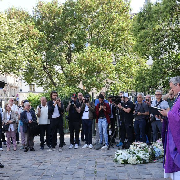 Ambiance - Arrivées aux obsèques de Philippe Labro en l'église de Saint-Germain-des-Prés à Paris le 13 juin 2025. © Dominique Jacovides - Christophe Clovis / Bestimage