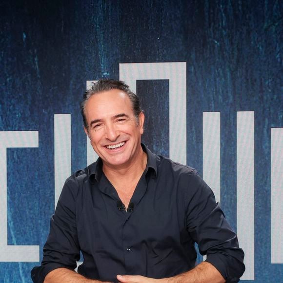 Exclusif -  Jean Dujardin, sur le plateau de Clique présenté par M.Achour, et diffusé sur Canal + le 27 octobre 2025, à Paris, France, le 21 octobre 2025. © Jack Tribeca/Bestimage