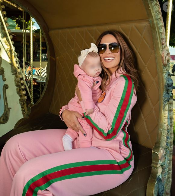 Maman d'Adam, Liham et Noa, fruits de son amour avec son mari Hicham Bendaoud, Vitaa a bien profité de ses vacances en famille mais semble déjà épuisée par la rentrée qui se rapproche à grands pas. 

Photos de Vitaa et sa fille pour fêter les 6 mois de Noa.