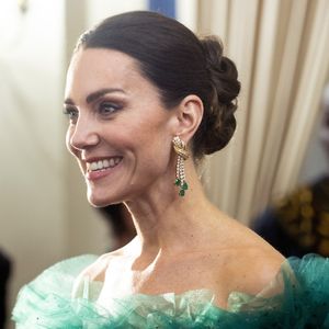 Le prince William, duc de Cambridge et Catherine (Kate) Middleton, duchesse de Cambridge, assistent au dîner du gouverneur général à King's House à Kingston lors de leur voyage officiel en Jamaique, le 23 mars 2022. Backgrid UK/ Bestimage