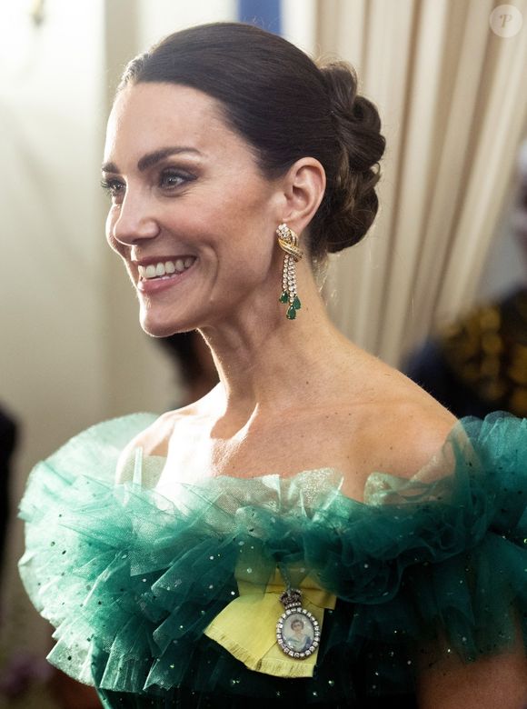 Le prince William, duc de Cambridge et Catherine (Kate) Middleton, duchesse de Cambridge, assistent au dîner du gouverneur général à King's House à Kingston lors de leur voyage officiel en Jamaique, le 23 mars 2022. Backgrid UK/ Bestimage