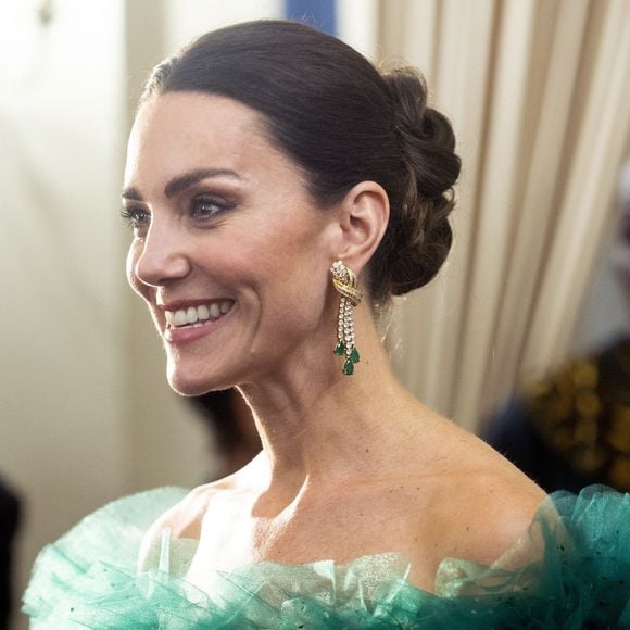 Le prince William, duc de Cambridge et Catherine (Kate) Middleton, duchesse de Cambridge, assistent au dîner du gouverneur général à King's House à Kingston lors de leur voyage officiel en Jamaique, le 23 mars 2022. Backgrid UK/ Bestimage