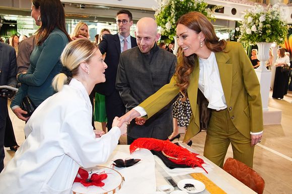 Kate Middleton visite les espaces de design avec le créateur Patrick McDowell lors d'une visite du British Fashion Council aux 180 Studios dans le centre de Londres, où Kate remettra le prix de la Reine Elizabeth II pour le design britannique. Mardi 13 mai 2025. Photo par Aaron Chown/PA Wire/ABACAPRESS.COM