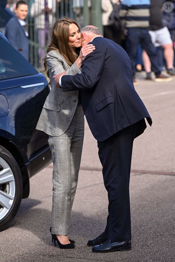 La Princesse de Galles, Kate Middleton, en visite à Marina Mill à Cuxton dans le Kent, une entreprise familiale britannique spécialisée dans la conception à la main et la sérigraphie de tissus d'ameublement, septembre 2025 @Backgrid UK/ Bestimage