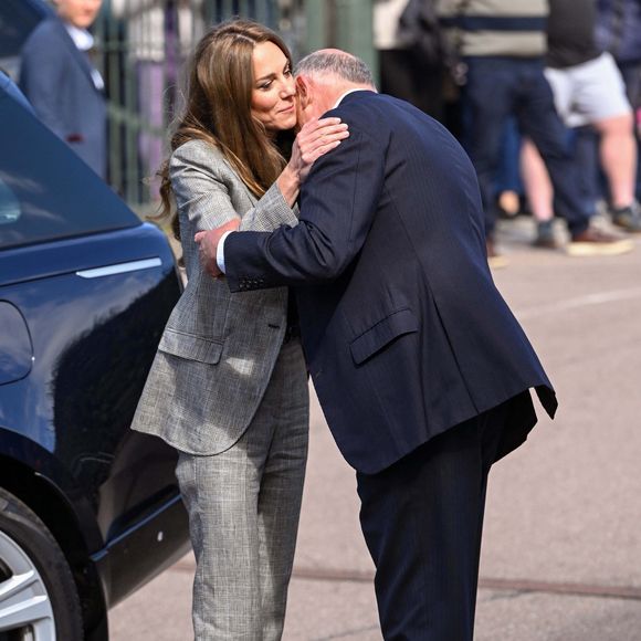 La Princesse de Galles, Kate Middleton, en visite à Marina Mill à Cuxton dans le Kent, une entreprise familiale britannique spécialisée dans la conception à la main et la sérigraphie de tissus d'ameublement, septembre 2025 @Backgrid UK/ Bestimage