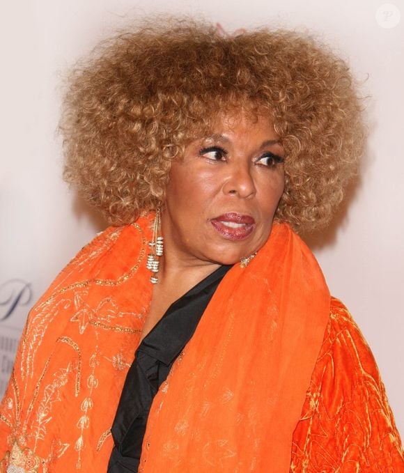 New York, NY - Roberta Flack, l'emblématique chanteuse de R&B connue pour des succès comme « Killing Me Softly With His Song » et « The First Time Ever I Saw Your Face », est décédée à l'âge de 88 ans. (Backgrid USA / Bestimage).