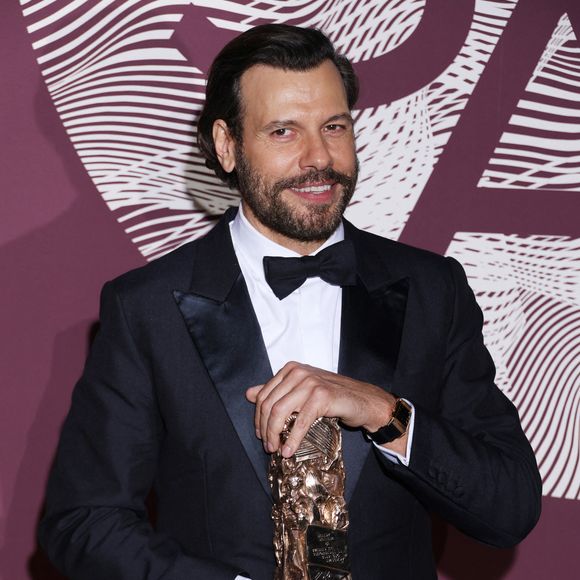 Laurent Lafitte (montre Jaeger-LeCoultre) (Meilleur acteur dans La Femme la plus riche du monde) au photocall du dîner de la 51ème cérémonie des César au Fouquet's à Paris, France, le 27 février 2026. © Denis Guignebourg/Bestimage