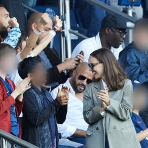 Papa solo un peu débordé, il avait fait de rares confidences à Yann Barthès, en 2020 sur le plateau de "Quotidien", et avait révélé à quel point l'éducation d'une fille et d'un garçon étaient différentes

Natalie Portman, Nicola Sirkis et son fils  Jules en tribunes lors du match de football Ligue 1 Uber Eats opposant le Paris Saint-Germain (PSG) au Clermont Foot 63 au Parc des Princes à Paris, France, le 3 juin 2023. Clermont a gagné 3-2. © Cyril Moreau/Bestimage