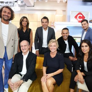 Suite aux rumeurs de tensions dans "C à vous" et "C l'hebdo",

Exclusif - Bertrand Chameroy, Aurélie Casse, Patrick Cohen, Mohamed Bouhafsi, Lorrain Sénéchal, Pierre Lescure, Anne-Élisabeth Lemoine, Emilie Tran Nguyen - L'équipe de la nouvelle saison de l'émission "C à Vous" le 7 septembre 2023.

© Dominique Jacovides / Bestimage