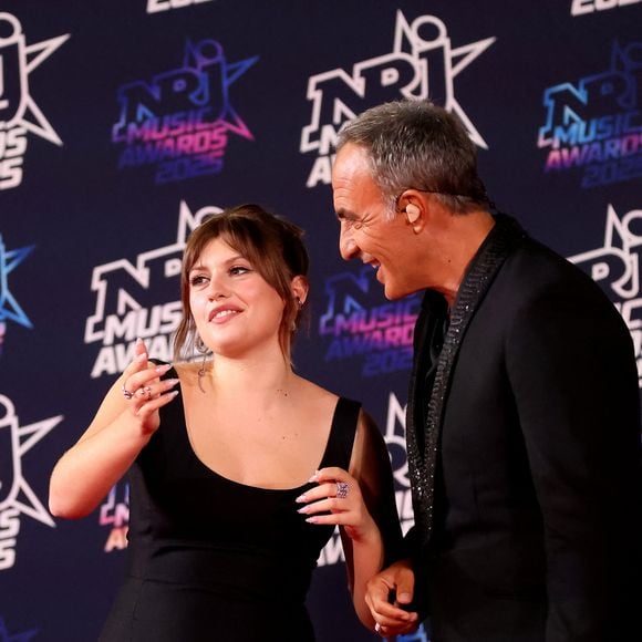 Marine Delplace et Nikos Aliagas au photocall de la 27ème édition des NRJ Music Awards au palais des Festivals de Cannes, France, le 31 octobre 2025. © Dominique Jacovides/Bestimage