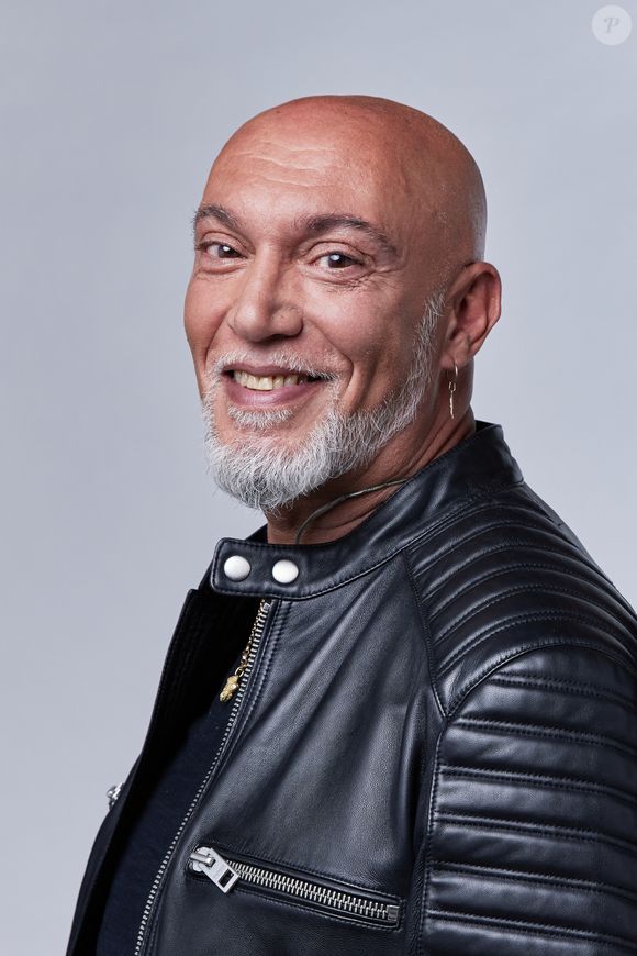 "J'ai à cœur de donner le meilleur à un public qui a fait le succès de Pow Wow et des "Dix Commandements" et auquel je dois beaucoup", assure l'artiste de 62 ans.

Exclusif - Ahmed Mouici - Studio - Enregistrement de l'émission "La grande soirée des duos", diffusée le 14 octobre 2021 sur W9. © Gaffiot-Moreau / Bestimage