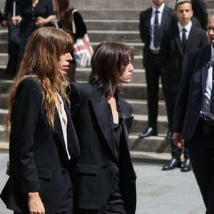 Charlotte Gainsbourg, Lou Doillon lors des obsèques à l'église Saint Roch à Paris, France, le 24 juillet 2023, de la chanteuse et actrice d'origine britannique Jane Birkin, décédée le 16 juillet 2023 à Paris à l'âge de 76 ans. Photo by Nasser Berzane/ABACAPRESS.COM