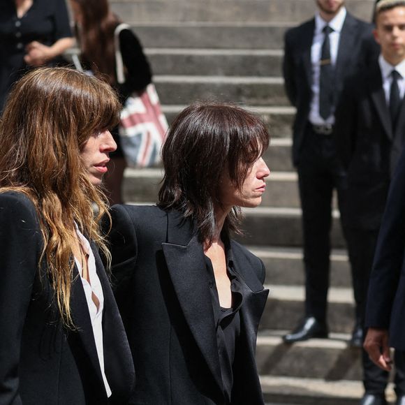 Charlotte Gainsbourg, Lou Doillon lors des obsèques à l'église Saint Roch à Paris, France, le 24 juillet 2023, de la chanteuse et actrice d'origine britannique Jane Birkin, décédée le 16 juillet 2023 à Paris à l'âge de 76 ans. Photo by Nasser Berzane/ABACAPRESS.COM