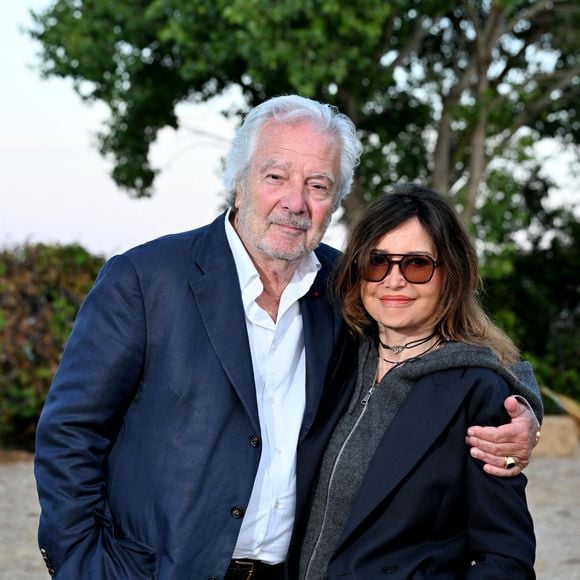 Elle avait d’abord refusé avant de changer d’avis dix ans plus tard.

Pierre Arditi et sa femme Evelyne Bouix durant la soirée d'ouverture de la troisième édition des Théâtrales d'Eze à l'oppidum du Col d'Eze, le 1er août 2025. © Bruno Bebert / Bestimage
