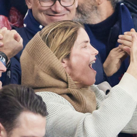 En story sur Instagram, le présentateur du 20 Heures de France 2 a dévoilé une photo inédite de l'actrice, rayonnante au naturel.

Laurent Delahousse et sa compagne Alice Taglioni - Célébrités assistent au 1/8e de finale aller de la Ligue des champions 2024-25 entre le PSG contre Liverpool (0-1) au Parc des Princes à Paris le 5 mars 2025. © Cyril Moreau/Bestimage