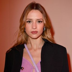 Angele - Photocall en front row du défilé "Le Raphia" de la maison Jacquemus au Bourget le 12 décembre 2022.
© Veeren / Clovis / Bestimage