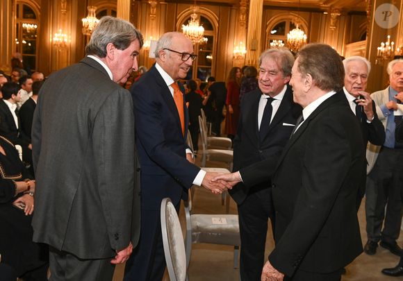 Exclusif - Xavier Darcos, Laurent Fabius, Jean-Michel Willemotte et Michel Drucker . M.Drucker reçoit la médaille de Commandeur de la Légion d’honneur par le président de la République Française Emmanuel Macron au palais de l'Elysée à Paris, le 13 février 2025.
© Guillaume Gaffiot / Bestimage