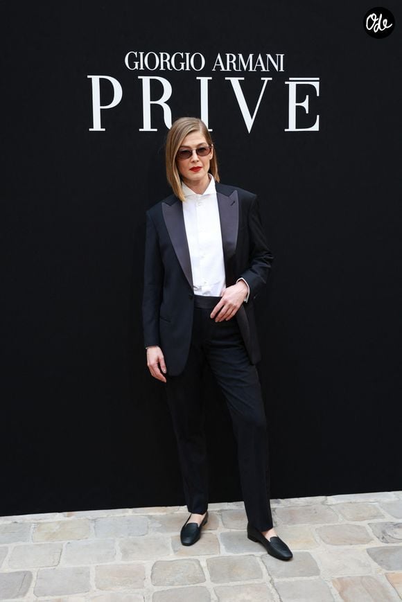 Rosamund Pike au défilé Giorgio Armani Privé "Collection Haute Couture Automne/Hiver 2026-2027" lors de la Fashion Week de Paris, le 7 juillet 2026.

Florian Lavielle / Bestimage