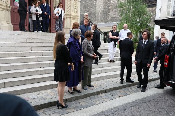 Exclusif - La petite nièce Liziko, Elisabeth Gagarine et sa soeur  Macha Meril aux obsèques de leur soeur la princesse Hélène Gagarine en la cathédrale Saint-Alexandre-Nevsky, à Paris, France, le 20 août 2025. © Denis Guignebourg/Bestimage