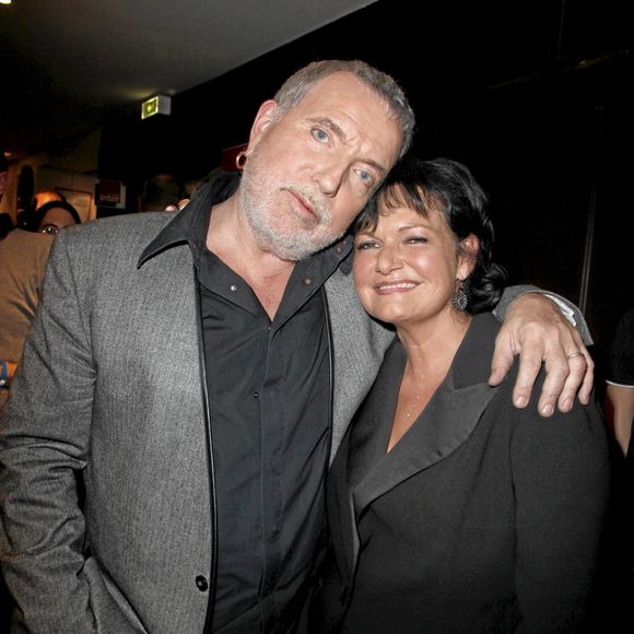 En France, à Paris, Bernard Lavilliers et Maurane lors des 26èmes VICTOIRES DE LA MUSIQUE 2011, dans un couloir du Palais des Congrès © Christophe Aubert via Bestimage