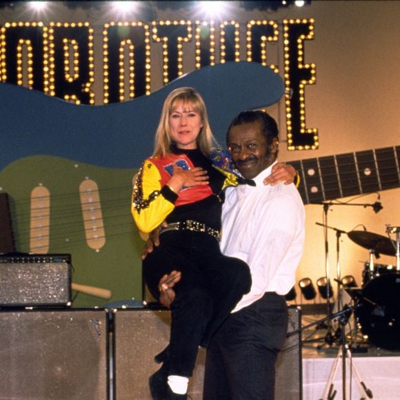 L'animatrice a notamment écrit : "Sa voix nous a bercés dans nos plus beaux rendez-vous".

Archives - Chuck Berry et Dorothée en 1993.

Photo : JLPPA / Bestimage