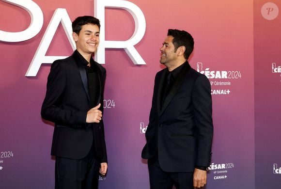 Jamel Debbouze et son fils Léon - Photocall des lauréats (press room) lors de la 49ème édition de la cérémonie des César à l'Olympia à Paris le 23 février 2024. © Dominique Jacovides / Olivier Borde / Bestimage