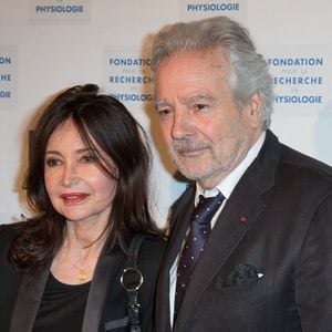 Dès son entrée à l'intérieur, la comédienne a éprouvé un très fort sentiment de rejet.
Pierre Arditi et sa femme Evelyne Bouix assistent au diner de gala des Stethos d'Or a l'hotel George V a Paris le 13 mars 2017, Paris, France. Photo de Nasser Berzane/ABACAPRESS.COM