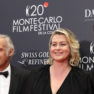 Luana Belmondo, Paul Belmondo et leur fils Victor - Soirée de clôture du 20eme Monte Carlo Film Festival de la Comédie, au Grimaldi Forum à Monaco. Le 29 avril 2023. 
© Claudia Albuquerque / Bestimage