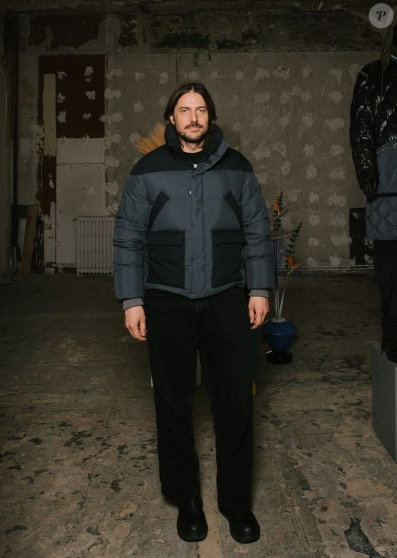 Une nouvelle pas si étonnante compte tenu des récents propos émis par l'acteur à l'encontre du show.

Lucas Bravo lors de la présentation  de Tatras Homme, Mode Masculine prêt-à-porter Automne/Hiver 2025-2026  dans le cadre de la Fashion Week de Paris, France, le 22 Janvier 2025. 
© Denis Guignebourg/BestImage