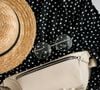 Selon Picard, les ventes ont été multipliées par quatre en moins d'une semaine.

La banane, accessoire mode pratique depuis des lustres.