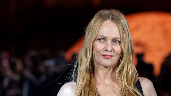 Vanessa Paradis : la maison de son enfance, un grand domaine situé près de Paris, vendue aux enchères pour un prix dérisoire