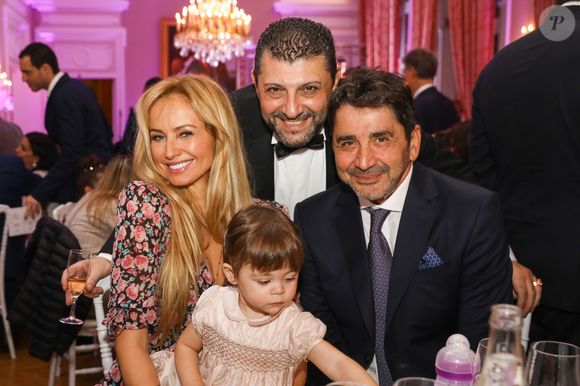 Adriana Karembeu n'a pu cacher sa fierté, ajoutant un coeur à cette vidéo sur Instagram. Et le papa, Aram Ohanian n'a pu s'empêcher de partager. 

Exclusif - Aram Ohanian, sa femme Adriana Karembeu, leur fille Nina Ohanian et  Richard Findykian à la soirée caritative organisée au Palais du Pharo, au profit de l'école arménienne Abovian. Marseille, le 26 octobre 2019.   © Philippe Doignon / Bestimage