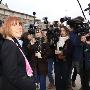 Gisèle Pelicot - Dernier jour du procès des viols de Mazan: Dominique Pélicot arrive arrive au palais de justice d'Avignon lors du procès de son ex-mari D.Pelicot, accusé de l'avoir droguée pendant près de dix ans et d'avoir invité des inconnus à la violer à leur domicile de Mazan, une petite ville du sud de la France, à Avignon le 19 décembre 2024. © Franz Chavaroche / Bestimage