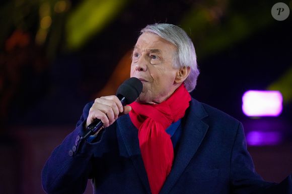 Âgée de 12 ans, la jeune fille vient de remporter son tout premier prix musical après avoir monté un groupe au sein de son lycée londonien. 

Exclusif - Salvatore Adamo lors de l'enregistrement de l'émission "La Grande soirée du 31 de Paris", diffusée le 31 décembre sur France 2, sur la place de la Concorde à Paris, France, le 24 novembre 2025. © Guebey-Tribeca/Bestimage