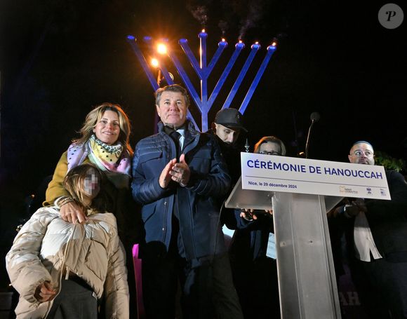 Exclusif - Christian Estrosi, le maire de Nice, sa femme Laura Tenoudji Estrosi et leur fille Bianca ont participé à l'allumage de la 5eme bougie de la fête juive de Hanoucca (noël juif) à Nice, au jardin d'Arménie, près de la Promenade des Anglais, le 29 décembre 2024.  © Bruno Bebert/Bestimage