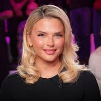 Kelly Vedovelli enceinte de son premier enfant : après l'annonce de sa grossesse, elle partage une nouvelle photo de son ventre arrondi