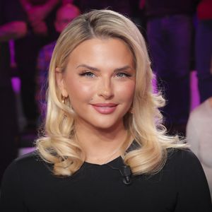 Enceinte de son premier enfant, Kelly Vedovelli a récemment partagé sur Instagram une nouvelle photo de son ventre rond

Exclusif - Kelly Vedovelli sur le plateau de l'émission "Touche pas à mon poste" (TPMP) diffusée en direct sur C8
© Jack Tribeca / Bestimage