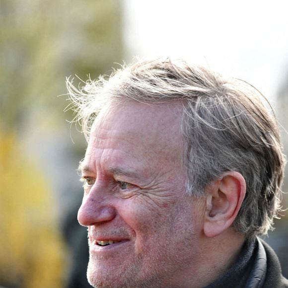 Francis Huster acteur lors de l'inauguration de la promenade Jean-Paul Belmondo sur le pont Bir Hakeim, sous l'arche du viaduc de Passy à Paris, France le 12 avril 2023. Photo by Karim Ait Adjedjou/ABACAPRESS.COM