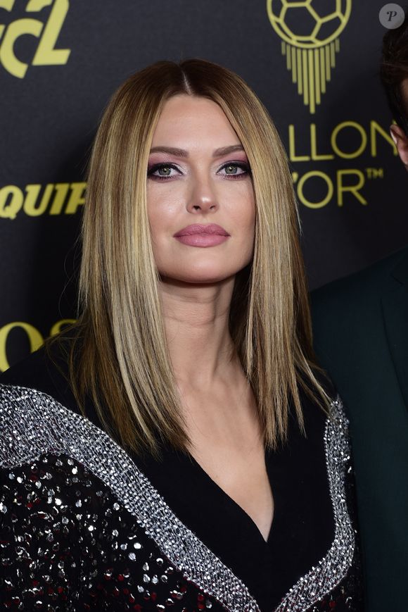 Caroline Receveur à la cérémonie du Ballon d'Or 2019 à Paris, le 2 décembre 2019. 

Photo : JB Autissier / Panoramic / Bestimage
