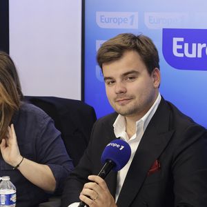 Exclusif - Valérie Benaim, Gauthier Le Bret  - Cyril Hanouna sur le plateau de de l’émission « On Marche Sur La Tête » présentée par C.Hanouna et diffusée en direct sur Europe 1 à Paris le 29 avril 2025. © Jack Tribeca/Bestimage