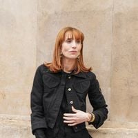 Lolita Chammah sosie troublant de sa mère Isabelle Huppert face à Louane et Diane Kruger au défilé Patou