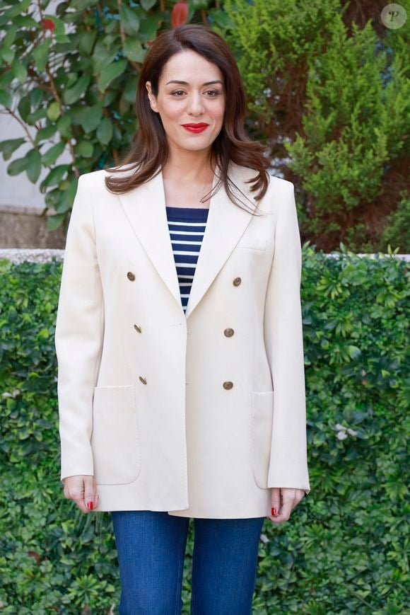 Insistant sur l'importance de donner l'exemple en tant que parent 

Sofia Essaidi de la série La peste
CANNESERIES 2023 Saison 6 à Cannes, dimanche 16 avril 2023.