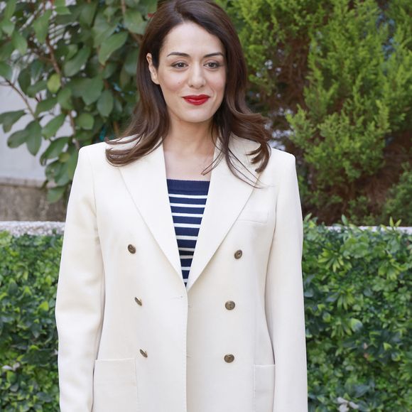 Insistant sur l'importance de donner l'exemple en tant que parent 

Sofia Essaidi de la série La peste
CANNESERIES 2023 Saison 6 à Cannes, dimanche 16 avril 2023.