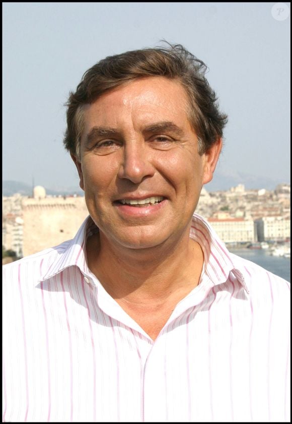 Jean-Pierre Foucault, Marseille (France), 5 septembre 2004 – sur le tournage de Vivement Dimanche spécial Marseille. Crédit : Guillaume Gaffiot/Bestimage.