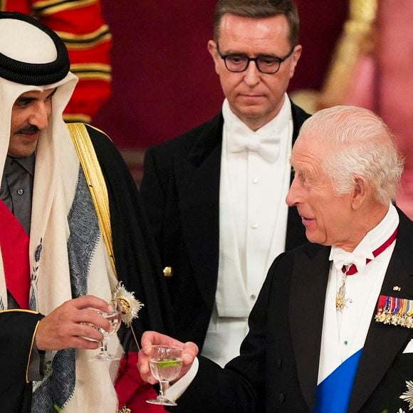 Le roi Charles III d'Angleterre - L'émir du Qatar Tamim ben Hamad Al-Thani et sa femme Jawaher bint Hamad bin Suhaim Al-Thani au dîner d'Etat au palais de Buckingham lors de sa visite d'Etat au Royaume-Uni, le 3 décembre 2024. Julien Burton / Bestimage