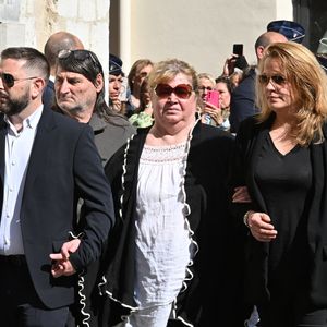 Violette Petrucciani (mère de Loana), Delphine, une amie proche de Loana - Obsèques de Loana Petrucciani en la cathédrale Sainte-Réparate à Nice. L'ancienne star de téléréalité a été retrouvée morte dans son appartement niçois par les autorités. © Bruno Bebert/Bestimage